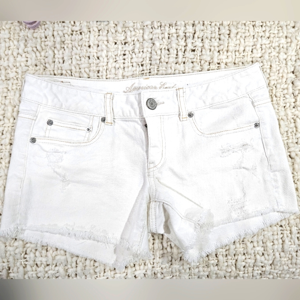 American Eagle Outfitters White Jean Shorts with Frayed Hem SIZE 6